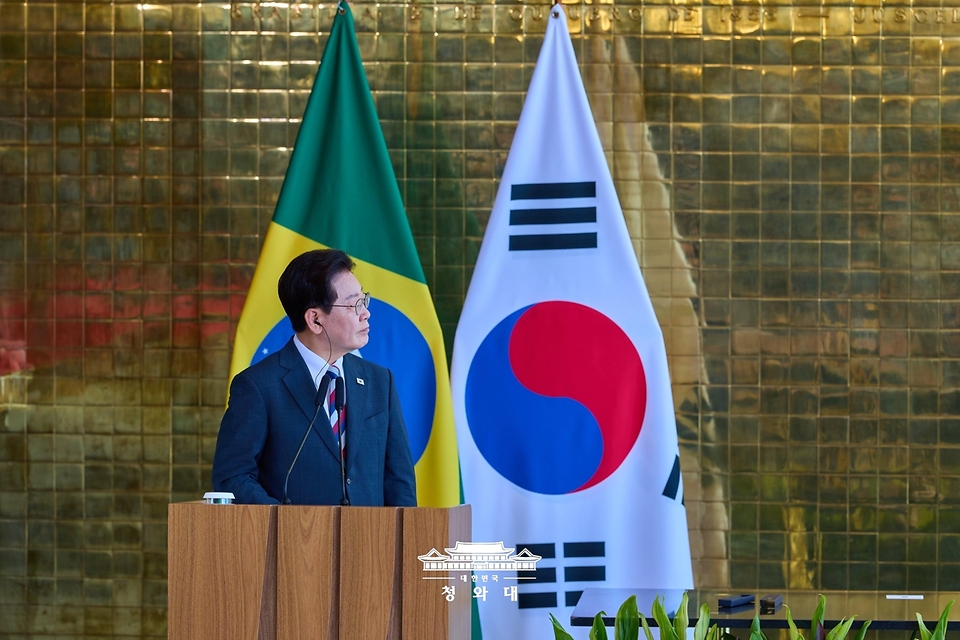 이재명 대통령과 루이스 이나시우 룰라 다시우바 브라질 대통령이 7월 27일(현지 시간) 브라질리아 대통령관저에서 공동언론발표를 하고 있다.