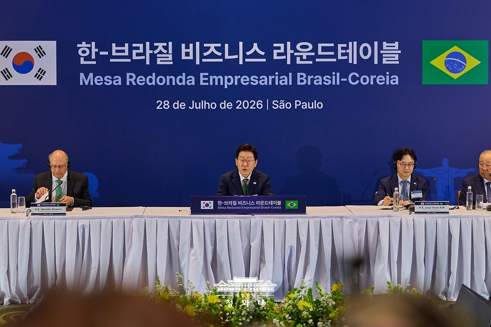 이재명 대통령이 7월 28일(현지 시간) 브라질 상파울루 한 호텔에서 열린 한-브라질 비즈니스 라운드테이블에서 발언하고 있다.