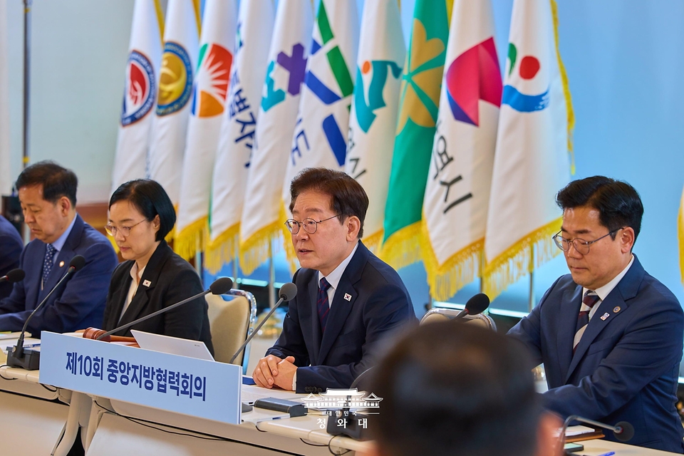 이재명 대통령이 8월 26일 청와대에서 열린 제10회 중앙지방협력회의에서 발언하고 있다.