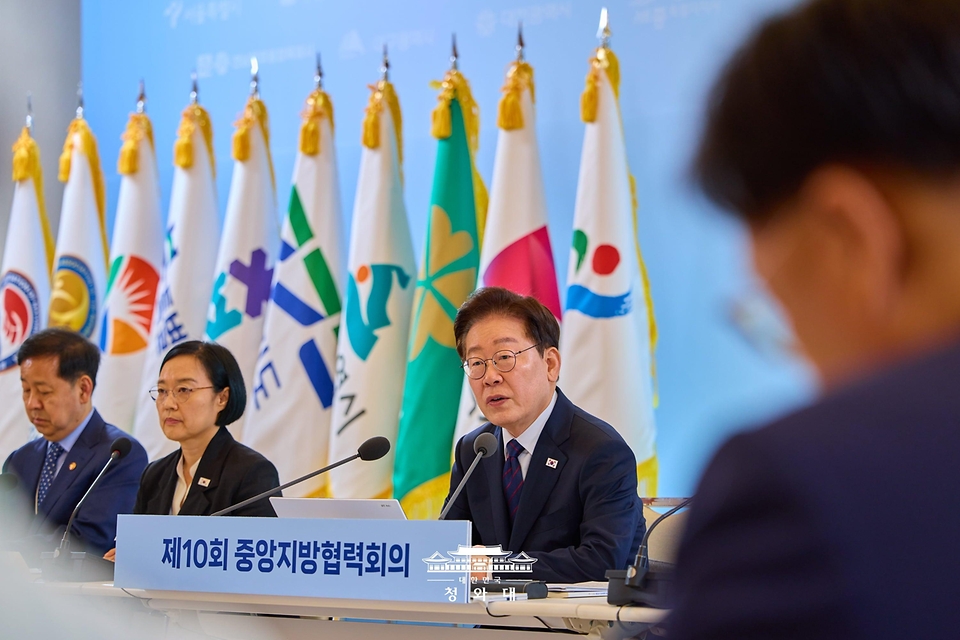 이재명 대통령이 8월 26일 청와대에서 열린 제10회 중앙지방협력회의에서 발언하고 있다.