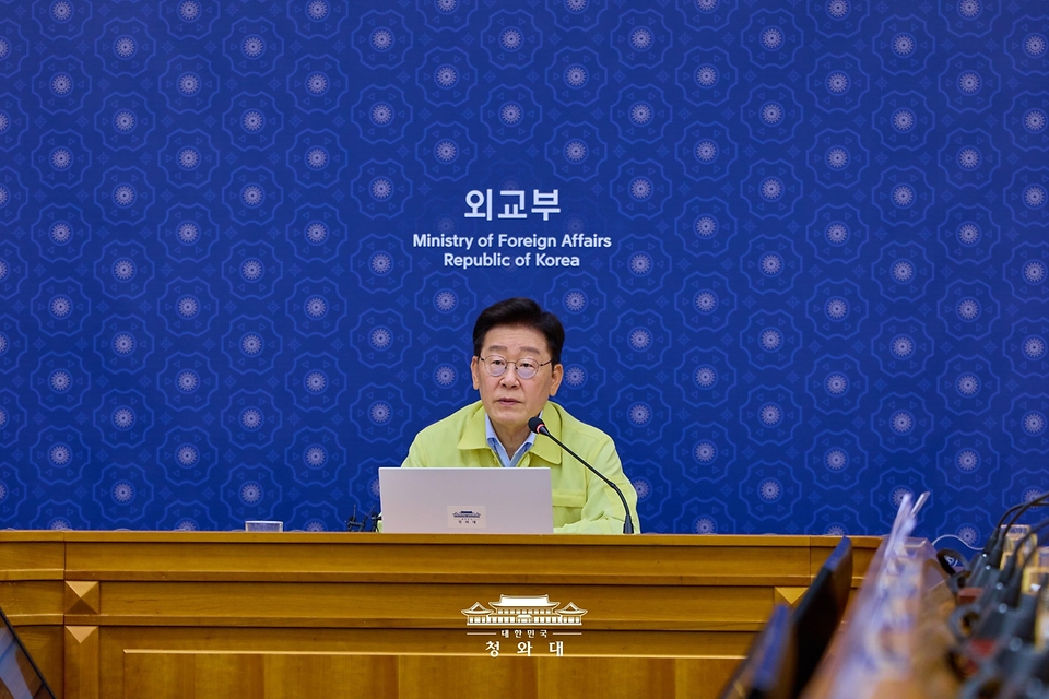 이재명 대통령이 8월 27일 서울 외교부 청사에서 열린 네팔 홍수 피해 대응 긴급회의에서 발언하고 있다.