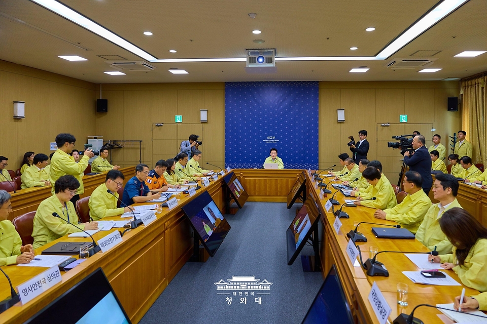이재명 대통령이 8월 27일 서울 외교부 청사에서 열린 네팔 홍수 피해 대응 긴급회의에서 발언하고 있다.