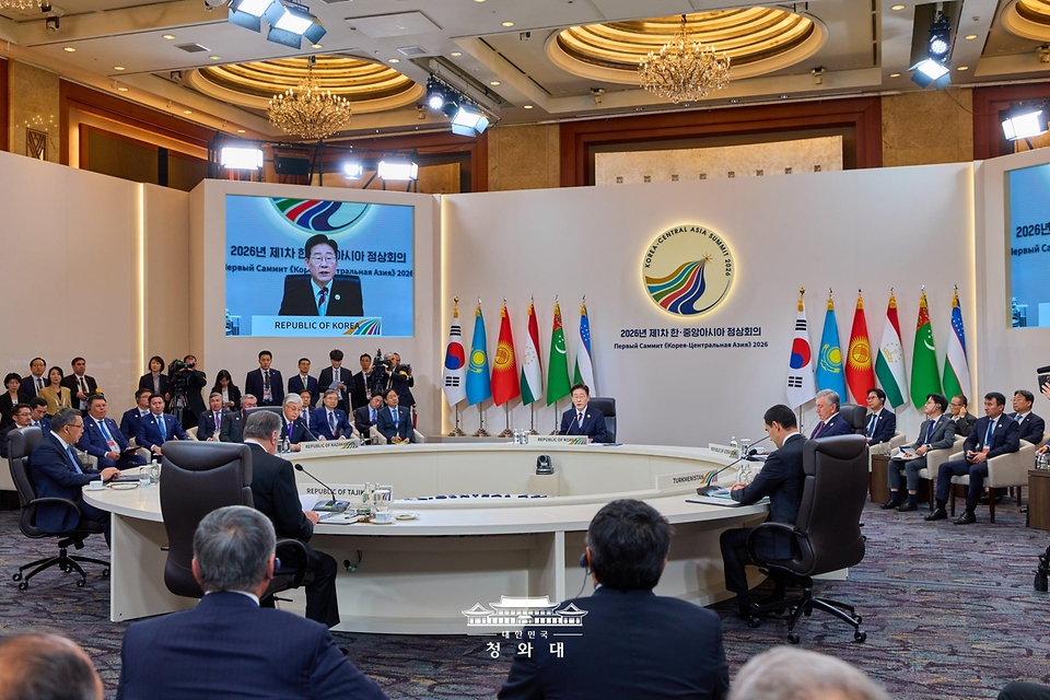 이재명 대통령이 9월 16일 서울 한 호텔에서 열린 2026년 제1차 한·중앙아시아 정상회의에서 개회사를 하고 있다.