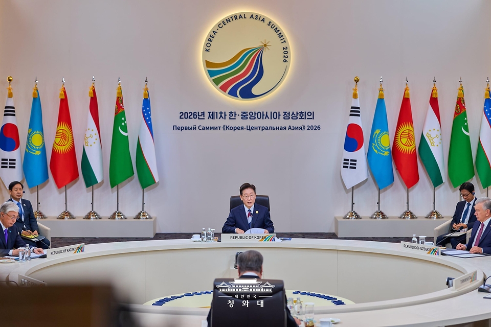 이재명 대통령이 9월 16일 서울 한 호텔에서 열린 2026년 제1차 한·중앙아시아 정상회의에서 개회사를 하고 있다.