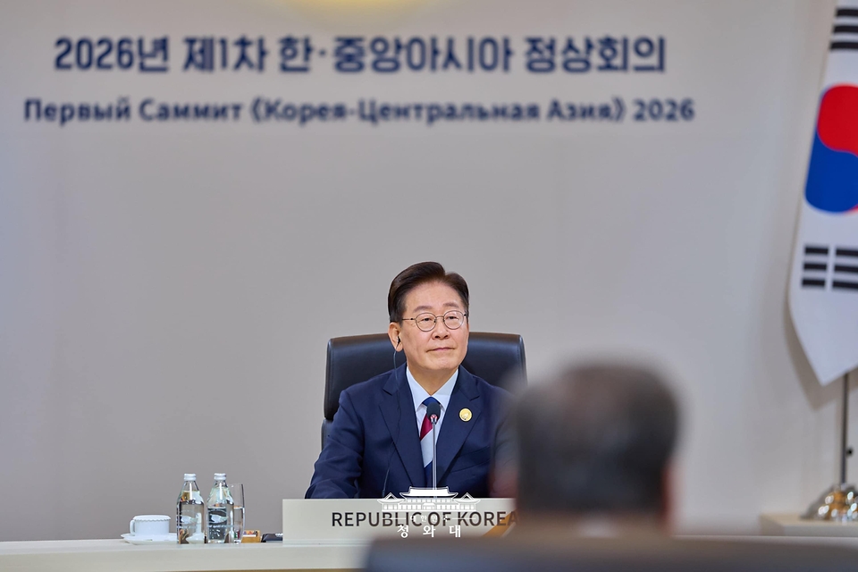 이재명 대통령이 9월 16일 서울 한 호텔에서 열린 2026년 제1차 한·중앙아시아 정상회의에서 개회사를 하고 있다.