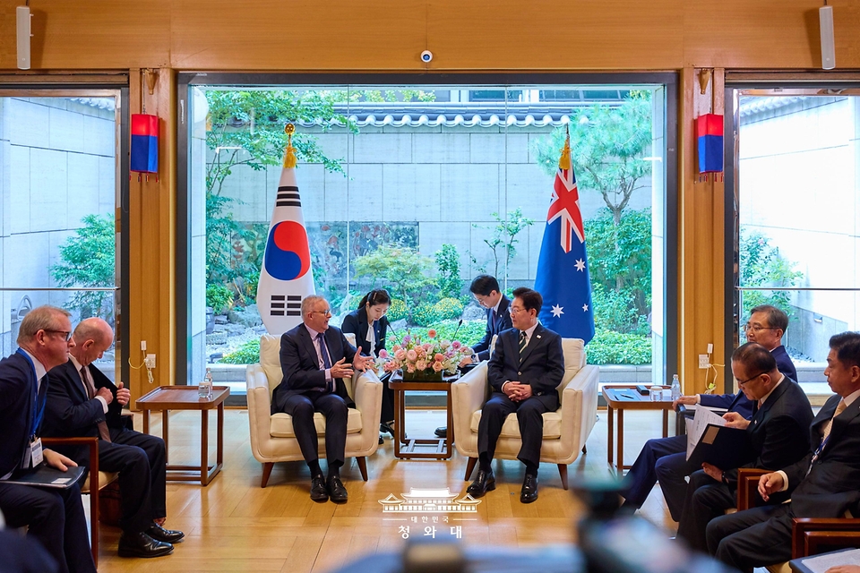 이재명 대통령과 앤서니 앨버니지 호주 총리가 9월 22일(현지 시간) 미국 뉴욕 주유엔대표부 반기문홀에서 양자회담을 하고 있다.