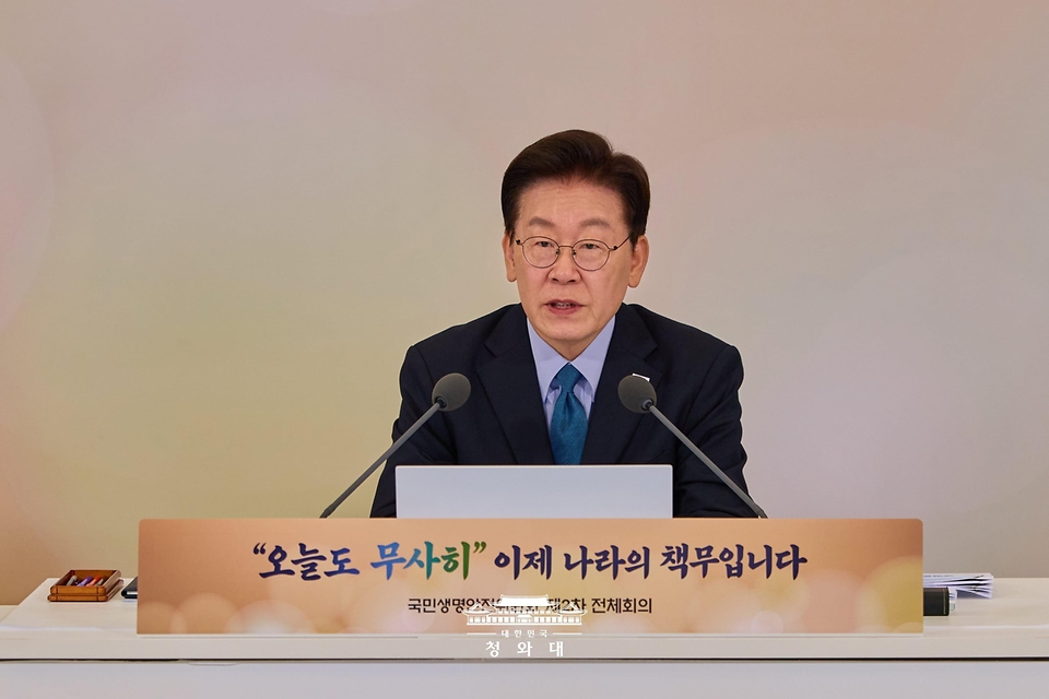 이재명 대통령이 10월 28일 청와대에서 열린 국민생명안전위원회 제2차 전체회의에서 발언을 하고 있다.