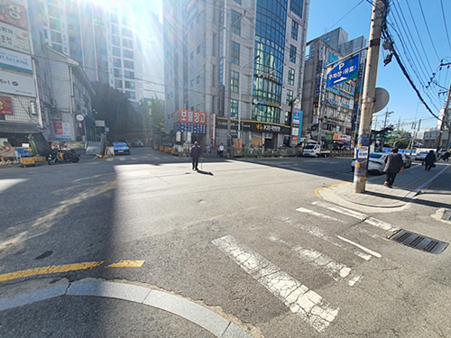 그림입니다. 원본 그림의 이름: 4.jpg 원본 그림의 크기: 가로 500pixel, 세로 375pixel 사진 찍은 날짜: 2022년 10월 19일 오후 11:11 카메라 제조 업체 : samsung 카메라 모델 : SM-N976N 프로그램 이름 : PhotoScape F-스톱 : 2.2 노출 시간 : 1/650초 IOS 감도 : 50 색 대표 : sRGB 노출 모드 : 자동 35mm 초점 거리 : 13 프로그램 노출 : 자동 제어 모드 측광 모드 : 가운데 중점 평균 측광 EXIF 버전 : 0220