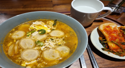 그림입니다. 원본 그림의 이름: 빨간국물 라면.jpg 원본 그림의 크기: 가로 4032pixel, 세로 3024pixel 사진 찍은 날짜: 2022년 01월 22일 오후 8:02 카메라 제조 업체 : samsung 카메라 모델 : SM-G996N 프로그램 이름 : G996NKSU3BULF F-스톱 : 1.8 노출 시간 : 1/120초 ISO 감도 : 200 색 대표 : sRGB 노출 모드 : 자동 35mm 초점 거리 : 26 프로그램 노출 : 자동 제어 모드 측광 모드 : 가운데 중점 평균 측광 EXIF 버전 : 0220