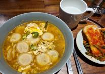 그림입니다. 원본 그림의 이름: 빨간국물 라면.jpg 원본 그림의 크기: 가로 4032pixel, 세로 3024pixel 사진 찍은 날짜: 2022년 01월 22일 오후 8:02 카메라 제조 업체 : samsung 카메라 모델 : SM-G996N 프로그램 이름 : G996NKSU3BULF F-스톱 : 1.8 노출 시간 : 1/120초 ISO 감도 : 200 색 대표 : sRGB 노출 모드 : 자동 35mm 초점 거리 : 26 프로그램 노출 : 자동 제어 모드 측광 모드 : 가운데 중점 평균 측광 EXIF 버전 : 0220