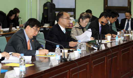 18일 오전 정부과천청사에서 위기관리대책회의가 열리고 있다.(사진=저작권자 (c) 연합뉴스. 무단전재-재배포금지)