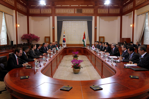 이명박 대통령이 25일 오후 청와대에서 압둘라 2세(Abdullah II) 요르단 국왕과 정상회담을 갖고 있다.(사진=청와대)