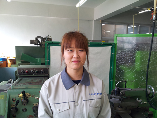 울산 지방기능경기대회 CNC선반 직종에 출전한 홍일점 배경진 양 (사진=한국산업인력공단)
