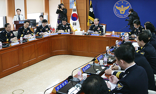 이성한 경찰청장이 11일 서대문구 미근동 경찰청 회의실에서 열린 ‘전국 경찰지휘부 회의’에서 민생안전을 위해 4대악 척결에 적극 나서 줄 것을 당부하고 있다.(사진=저작권자 (c) 연합뉴스. 무단전재-재배포금지) 
