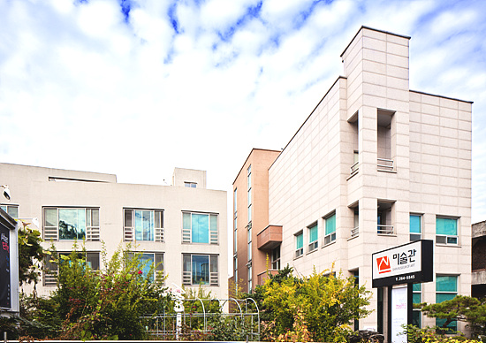 청주는 물론 충북 지역 미술관의 선구자로 통하는 신미술관.