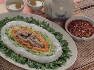 그릇에 담긴 도토리 묵