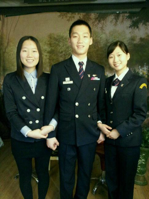 공군항공과학고 입시 결과 탄생한 동문 3남매. 왼쪽이 이번에 합격한 박수영 양, 가운데가 박준영 하사, 오른쪽이 2학년 박보영 양