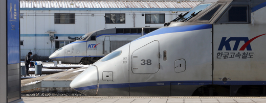 철도노조 파업 닷새째인 13일 오후 서울 봉래동 서울역에 KTX 열차들이 정차해 있다. (사진=저작권자 (c) 연합뉴스. 무단전재-재배포금지) 　