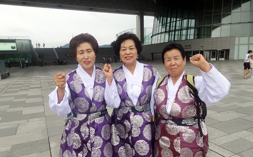 충북 증평군 어르신들이 어르신문화대축제에 참여하