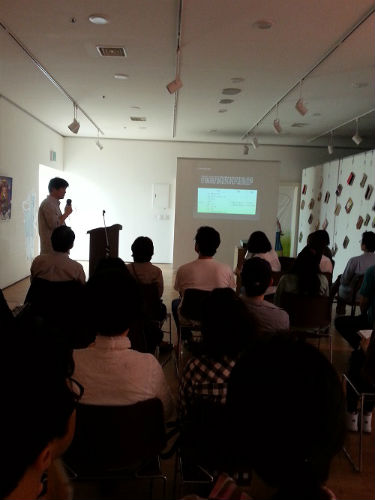 케릭터로 만나는 아시아 100대 스토리展’이 열리고 있는 군포시 문화예술회관 제2 전시실에서는 <백개의 아시아> 저자 방현석 작가와의 ‘북 콘서트’가 진행됐다.