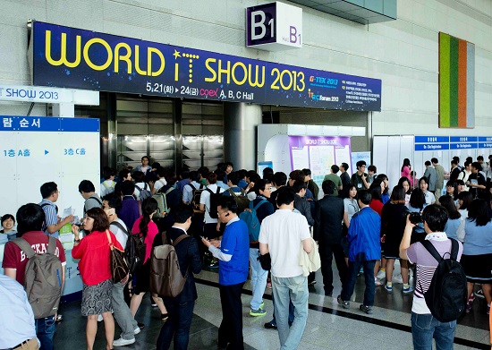 지난해 코엑스에서 열린 WIS 2013 모습. 20개 국가 442개 기업(해외 19개 국가 43개사)이 참여했고, 약 17만명이 관람했다. 