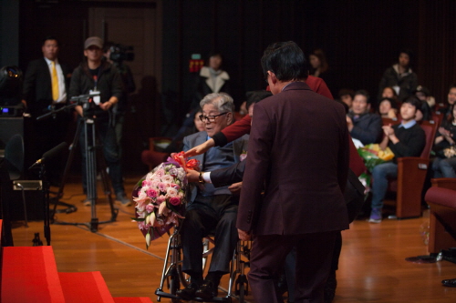이