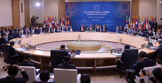 박근혜 대통령과 10개국 아세안 정상들이 참석한 가운데 12일 오전 부산 벡스코에서 ‘한·아세안 특별정상회의 1세션’이 열리고 있다. (사진=저작권자(c)연합뉴스.무단전재-재배포금지)