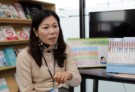 김미지 담당이 세종시 보건소 금연클리닉에 대해 설명하고 있다. 