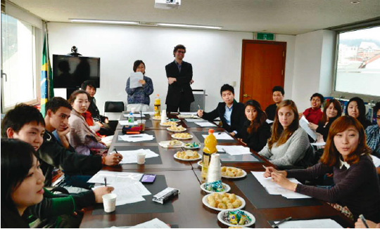 한국·브라질 교류 모임은 양국 학생들이 서로의 문화를 배우는 자리다.(사진=주한브라질문화원)