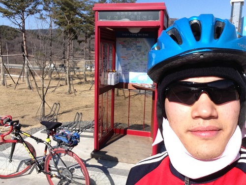 달성보 인증센터에 들어서니 완주가 눈앞에 보이는 듯하다. 시작은 반이라 했고, 또 반을 더 달렸으니까.