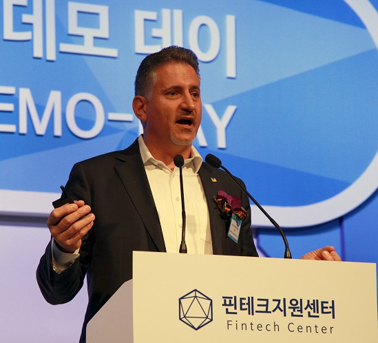영국의 엑셀러레이터사(투자지원)인 ‘레벨39’ 에릭 반데클레이 대표가 27일 열린 핀테크지원센터 제2차 데모데이에 참석해 한국과의 협력강화를 기대한다고 밝혔다.  