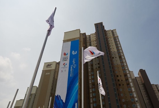 -1만4000여 명의 선수들의 쉼터였던 선수촌은 국제대회 최초로 도심의 37년 된 노후 아파트를 재건축했다. 광주U대회 이후에는 내부 수리를 거쳐 일반인에게 분양될 예정이다. (사진=광주U대회 조직위원회)