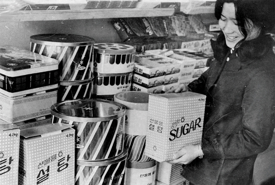 1960~70년대 대표적인 추석 인기 선물이었던 설탕 세트.(사진=동아DB)