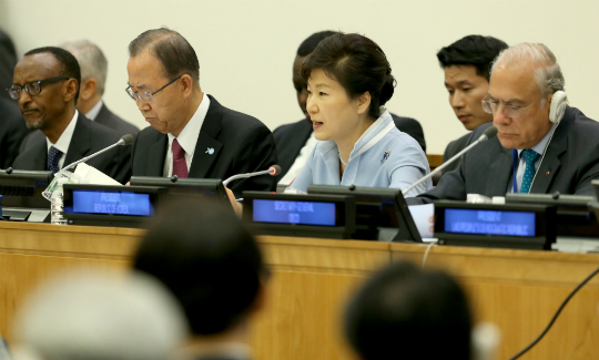 박근혜 대통령이 26일 유엔본부에서 열린 새마을운동 고위급 특별행사에서 개회사를 하고 있다. (사진=저작권자(c)연합뉴스.무단전재-재배포 금지)