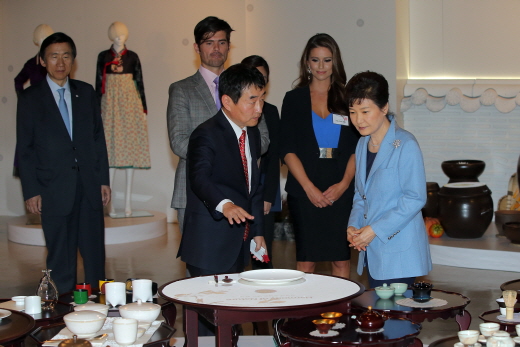 박근혜 대통령이 28일 오후(현지시간) 미국 뉴욕 한국문화원에서 열린 