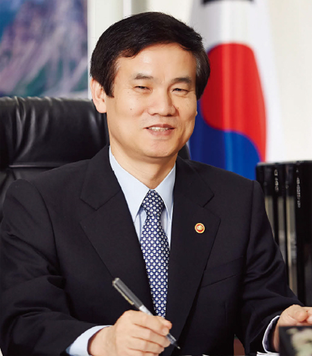 이성보 국민권익위원회 위원장은 "행정심판은 행정기관의 위법 · 부당한 처분으로 불이익을 받은 국민들의 권익을 비용없이 신속하게 구제해주는 효율적인 시스템이다"라고 말했다.(사진=국민권익위원회)