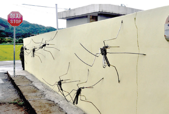 경북 영천에서 문화의 달 기념행사가 10월 16일부터 18일까지 열렸다. 영천에 설치된 강대영 작가의 작품 ‘모기자리’. 이 행사에는 다양한 미술품과 함께 풍성한 이벤트가 마련됐다.(사진=문화체육관광부)