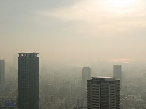 미세먼지로 뿌연 도시