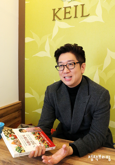 김용욱