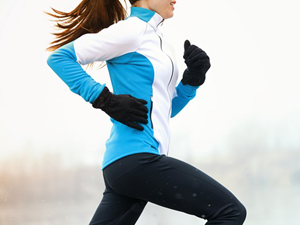 겨울철에 운동을 하는 여성