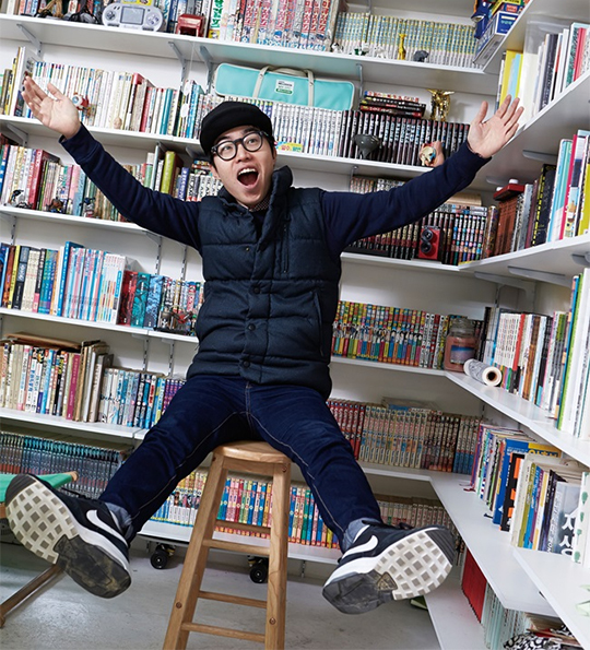 1인 독립잡지 <더쿠>의 고성배 편집장은 매호 혼자 놀기, 집착, 은폐 등 덕후(독특한 취미를 가진 사람)들의 특성을 주제로 잡지를 펴내고 있다.