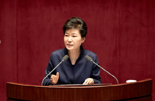 지난 16일 박근혜 대통령이 국전연설을 통해 개성공단 전면중단의 근거와 북핵 대응 방침에 대해 설명하고 있다. (출처= 청와대)