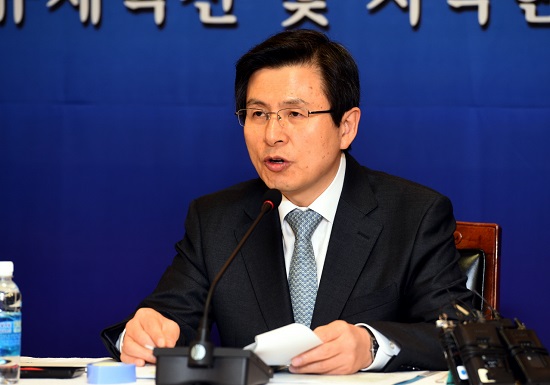 규제개혁 현장점검회의에서 브리핑을 하고 있는 황교안 국무총리.