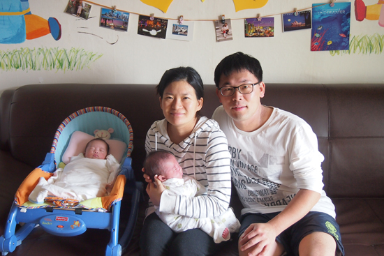 아빠 이상용 씨는 쌍둥이 탄생의 기쁨도 잠시 퇴근후 돌아오면 독박육아에 지쳐있는 아내의 모습에 육아휴직을 결심했다. 