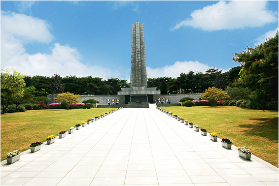 현충탑 (제공: 국립서울현충원)