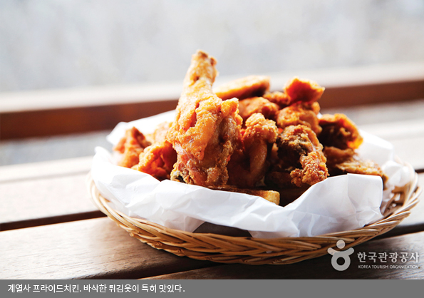 계열사 프라이드치킨. 바삭한 튀김옷이 특히 맛있다