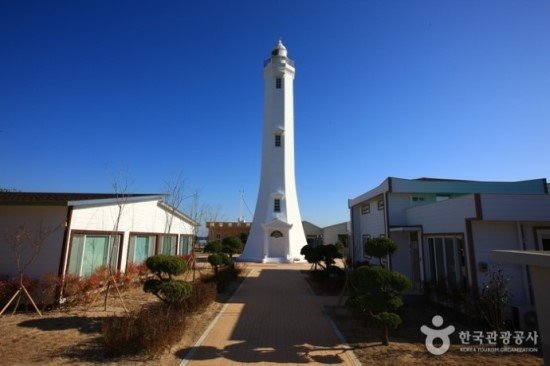 사진에 보이는 것은 호미곶 등대이다. 출처-한국관광공사