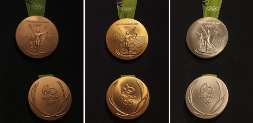 14일(현지시간) 브라질 리우데자네이루의 2016 리우 하계올림픽과 장애인올림픽(패럴림픽) 관련 행사에서 공개된, 이번 대회의 금·은·동 메달들. (사진=저작권자(c) EPA연합뉴스, 무단 전재-재배포 금지)