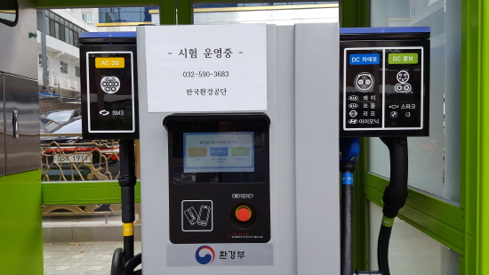 공중전화부스 전기차 충전기의 경우 다양한 차종에 대한 충전을 지원한다.