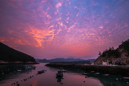 영산도 마을에서 바라본 저녁노을.